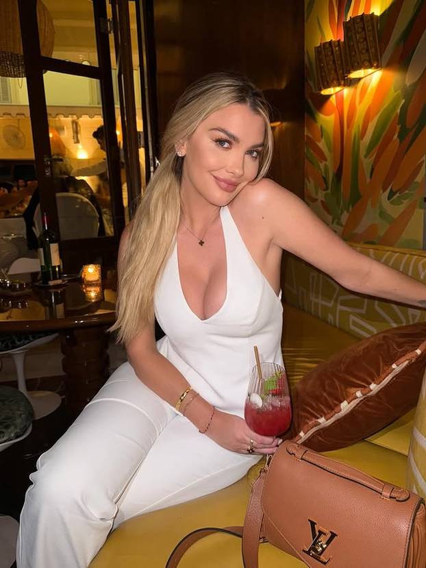 FOTO Iza seksi figure krije se prava feministkinja koja ne šuti