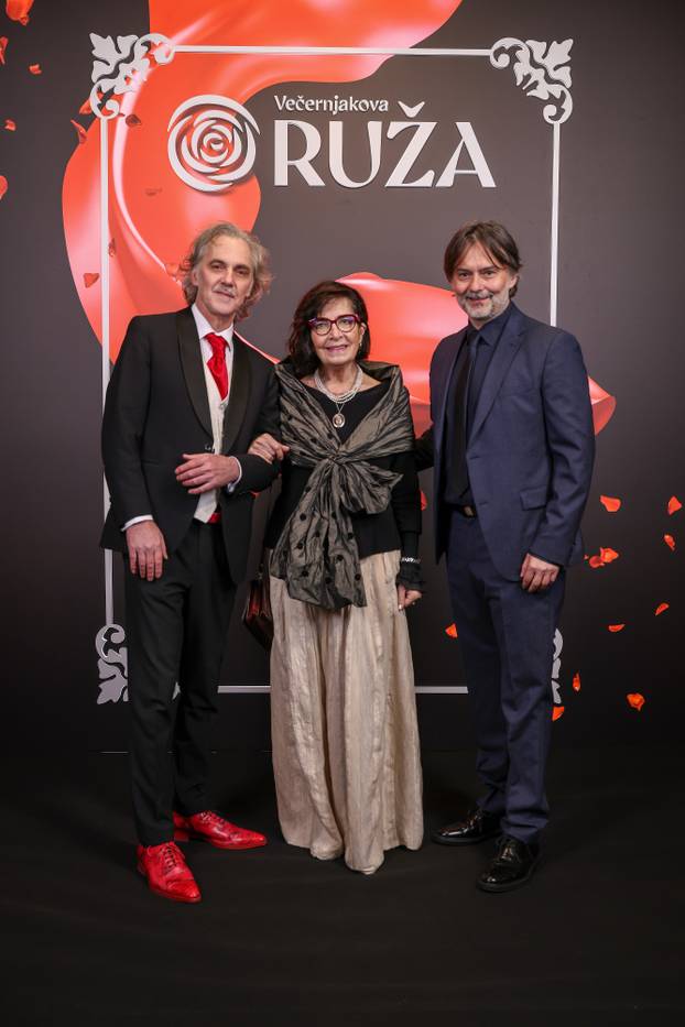 Zagreb: Uzvanici na dodjelu medijske nagrade "Večernjakova ruža" u Hrvatskom narodnom kazalištu