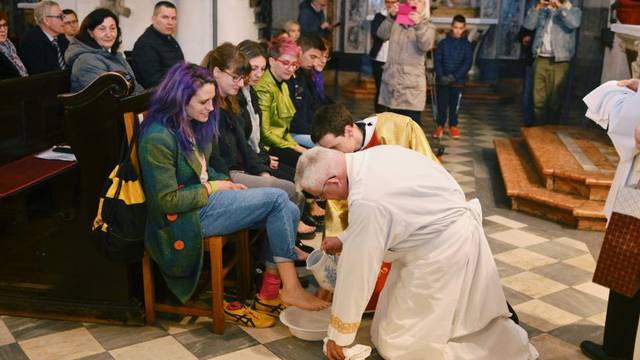 Nadbiskup prao noge vjernicima na Veliki četvrtak: 'Važnije je i od propovijedi samih riječi'