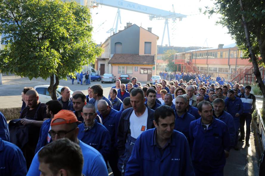 Radnici 3. maja na ulici: Štrajk traje do ispunjenja zahtjeva