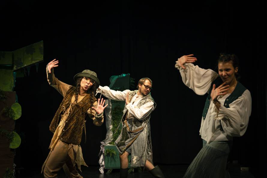 Dječaci utišavali djevojčice u kazalištu? Da, i to je moguće