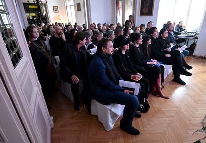 FOTO Brojni tješili Matiju Vuicu na komemoraciji za Popovića: Grlili ju Zrinka Cvitešić, Nižetić...