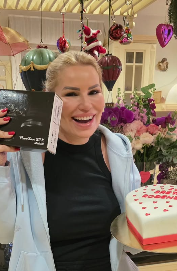 FOTO Mala fešta, raskošne torte i gripa: Evo kako je Gazdina kći proslavila svoj 50. rođendan