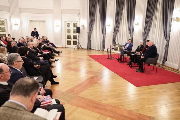 Zagreb: Promocija knjige Žene koje mašu rukama Jadranke Kosor