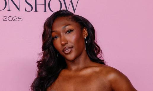 Prepoznajete li čija je ovo kći? Njen tata proglašen jednim od najzgodnijih frajera današnjice