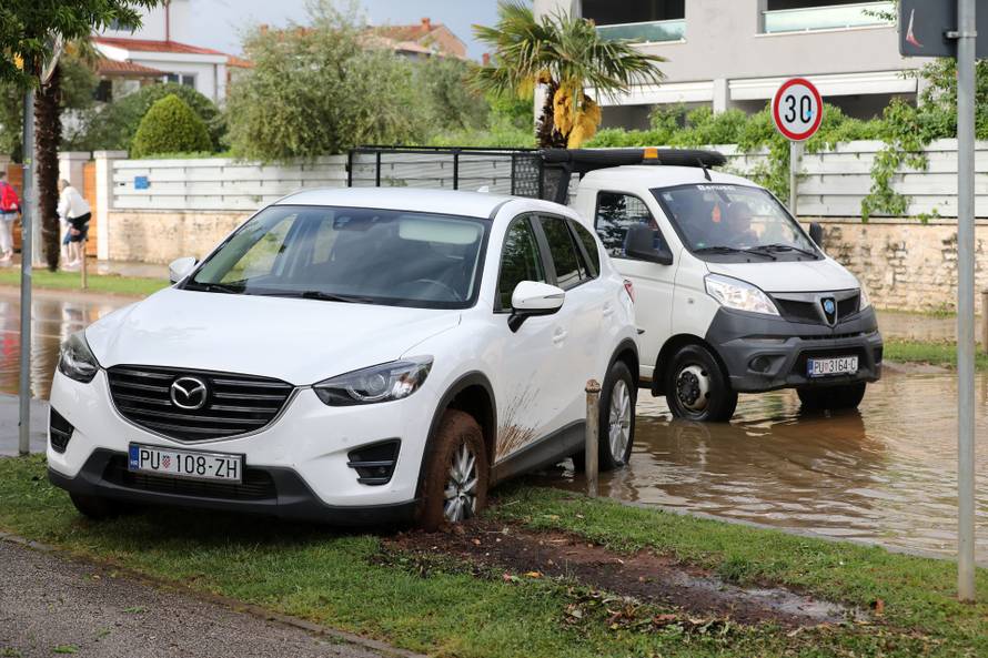 Potopljene ulice Medulina nakon jakog nevremena