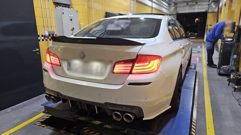 FOTO Policija upala na car meet u Zagrebu: 40 prekršaja, čak 14 vozila isključeno je iz prometa