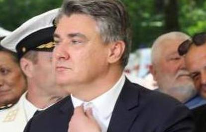 Plenković: Vlada će organizirati i dalje obilježavanje; Okupljeni pljeskali i skandirali Milanoviću