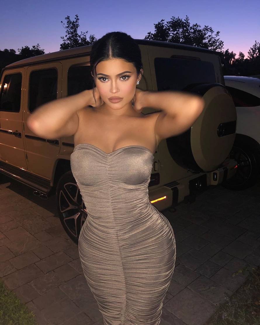 Kći Kylie Jenner nosila torbu od 77.000 kuna za prvi dan škole