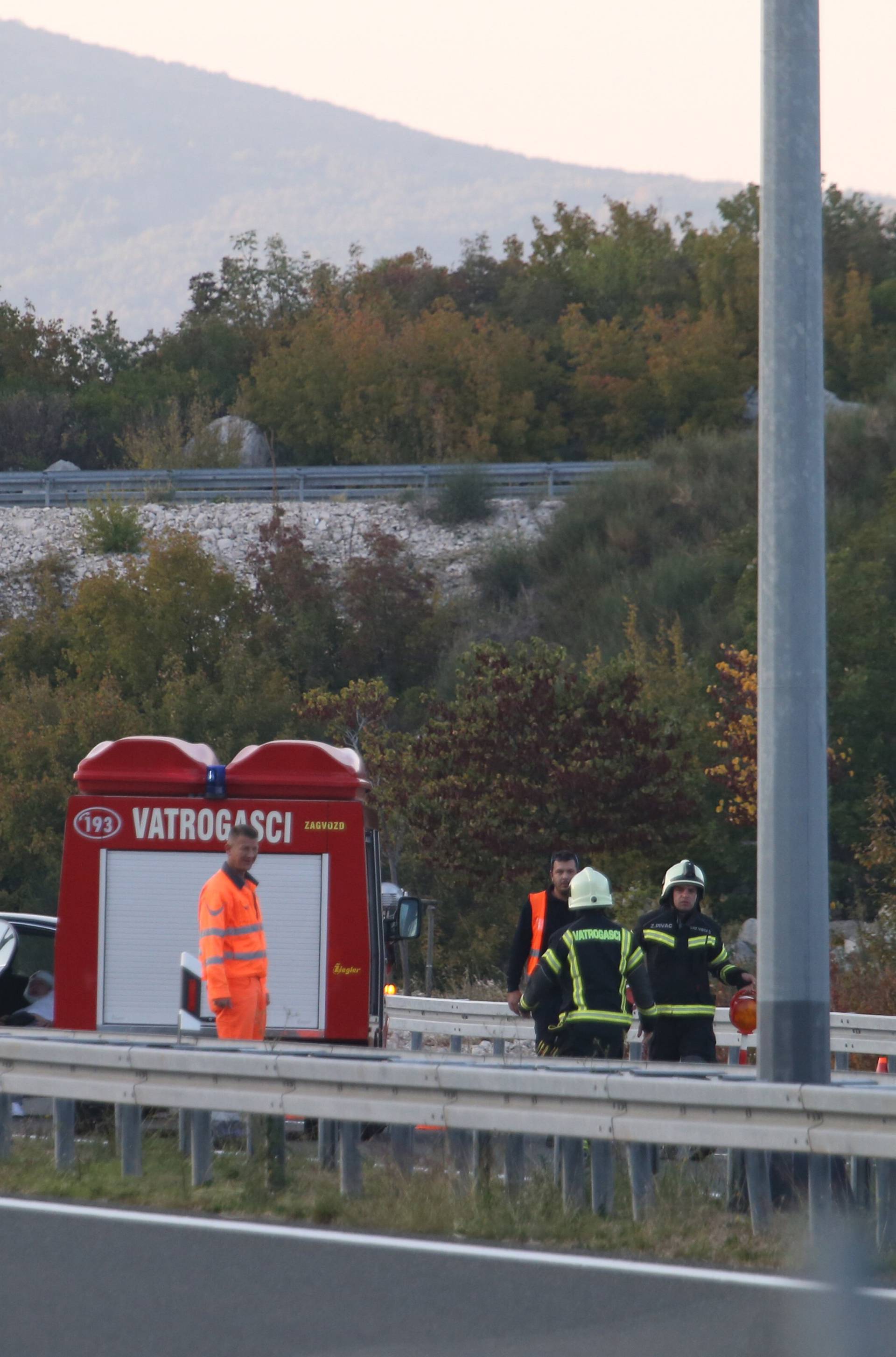 Zagvozd: Automobil se zabio u betonski blok, vozaÄ zavrÅ¡io u bolnici