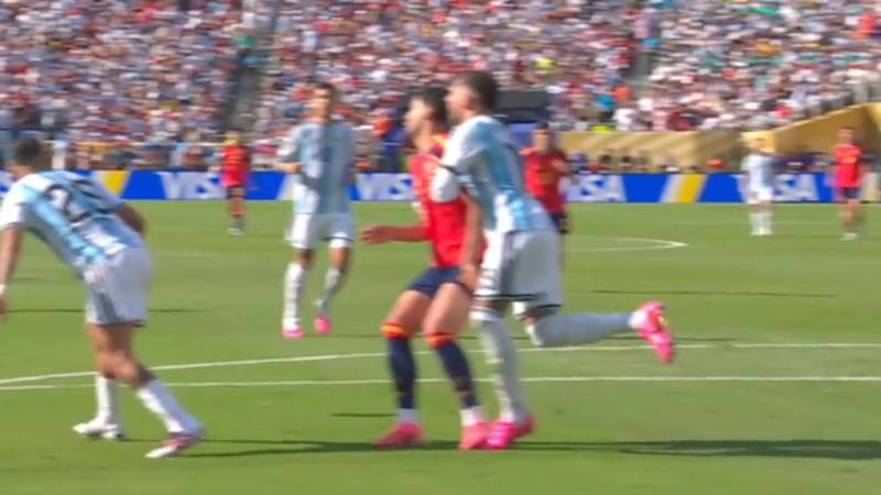 VIDEO Navijači su bijesni zbog poništenog gola Španjolskoj: 'Krađa! Dajte Messiju trofej...'