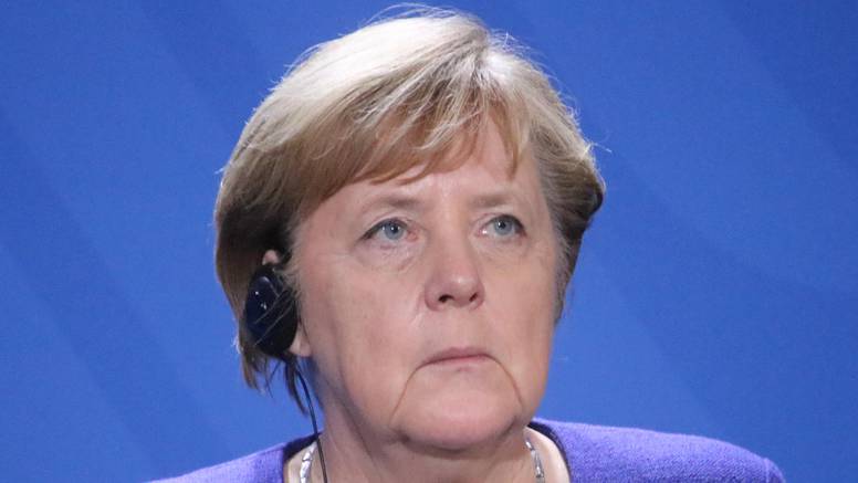 Merkel se nasmijala: 'Nosim li masku? Uhvatite me u trgovini'
