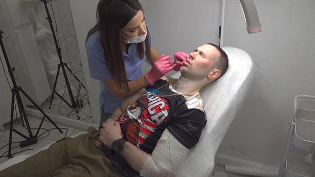 FOTO 'Ruski Popaj' mogao bi izgubiti obje ruke zbog teške infekcije: Ubrizgava kemikalije!