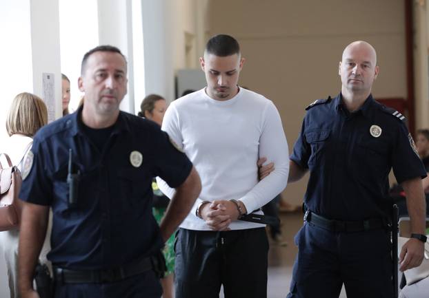 Rijeka: Fran Brneli&cacute; u pratnji pravosudnih policajaca dolazi na &Zcaron;upanijski sud