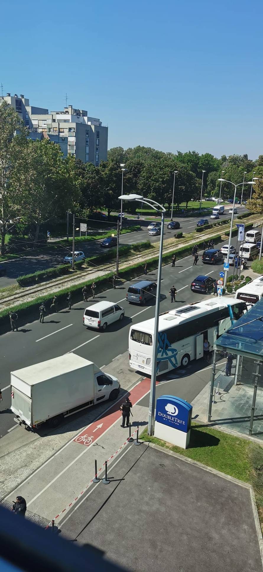 AEK-ovi igrači stigli u Zagreb, jake policijske snage čuvaju hotel: 'Sve je puno interventne'