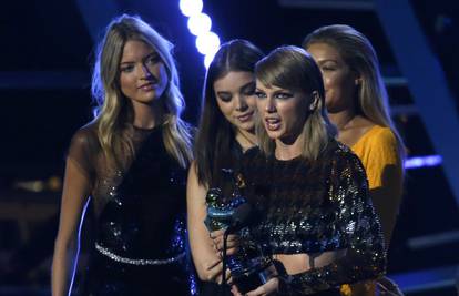 Radijski voditelj tuži Taylor Swift: Nisam je dirao po guzi