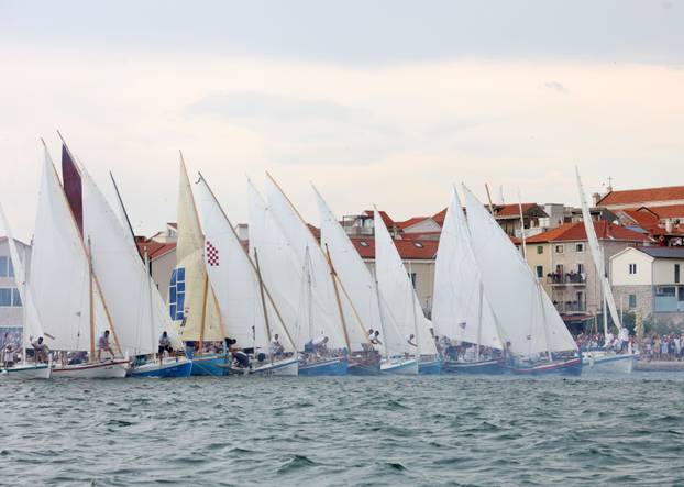 FOTO Čuvari stoljetne tradicije: Drveni brodovi utrkivali se na 'Regati za dušu i tilo' u Betini