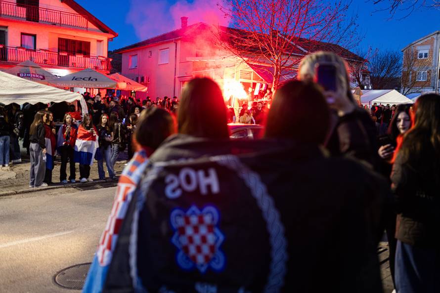 Obožavatelji pred koncert Thompsona u Širokom Brijegu