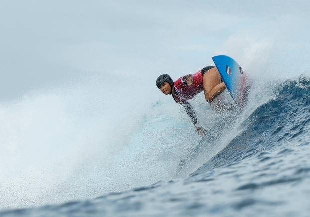 Surfing - Women's Round 2 - Heat 4