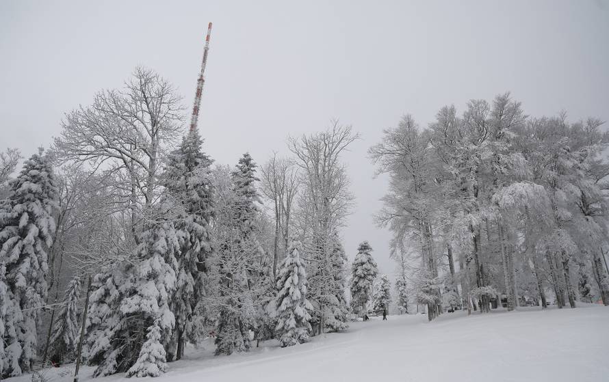 Zagreb: Započela skijaška sezona na Sljemenu 