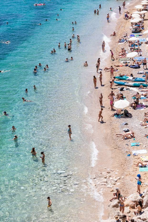 Dubrovnik: Gradske plaže već su pune kupača