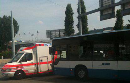 Švicarska: Sudarili se auto i bus, 16 ljudi ozlijeđeno