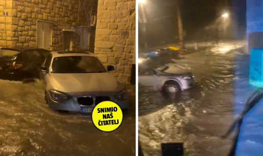 VIDEO Dramati&ccaron;ne snimke iz Ka&scaron;tela: More poplavilo ku&cacute;e, vozila su zapela u poplavi...