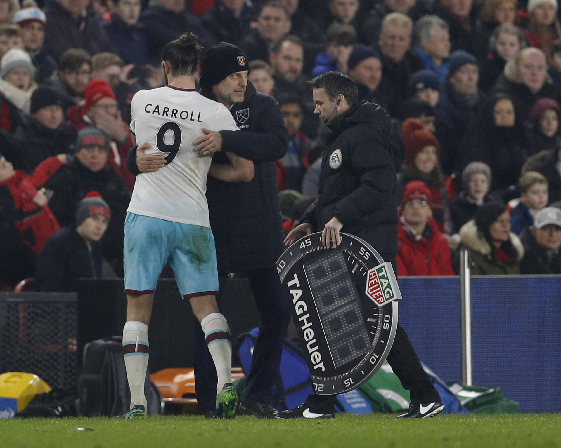 West Ham United's Andy Carroll is congratulated by manager Slaven Bilic as he is substituted