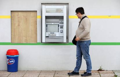 Traže provalnike iz Jakovlja: Nestali s novcem iz bankomata