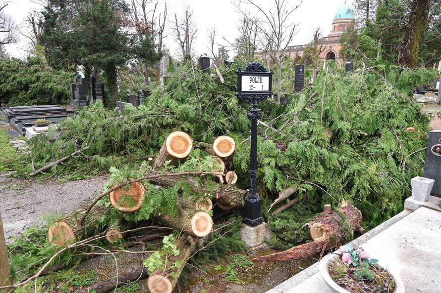 Zagreb: Posljedice velikog nevremena na Mirogoju