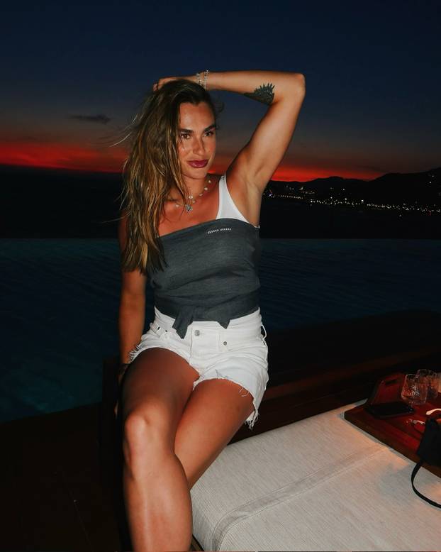 FOTO Vruće ljeto najbolje na svijetu: Skinula se za pratitelje, napunila baterije i pomela sve