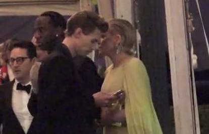 Austin Butler je razmijenio broj sa Sharon Stone? Njegova bivša cura Vanessa ih vješto izbjegla