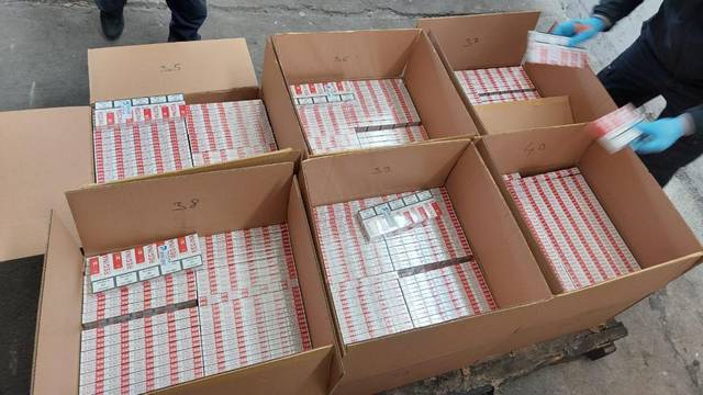 Nova zapljena: U luci Ploče su otkrili 789.840 kutija cigareta