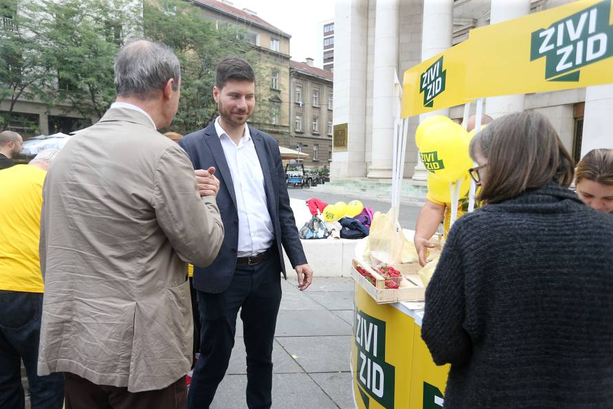 Proizvođač jagoda 'napao' Živi zid: Meni sigurno niste pomogli