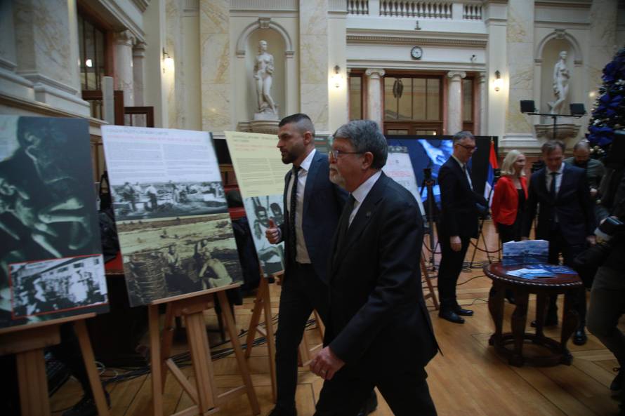 Beograd: Tonino Picula obišao  je izložbu "Jasenovac - trajna opomena" 