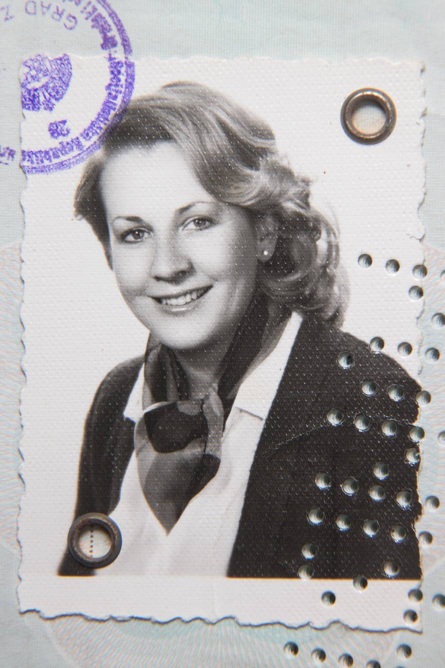 Zagreb: Presnimke fotografija s osobnih dokumenata Ksenije Urli?i?