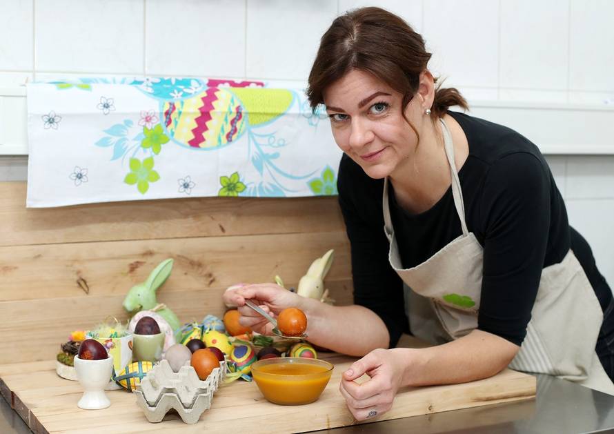 Bojali smo pisanice: Aronija i vino najbolje su prirodne boje