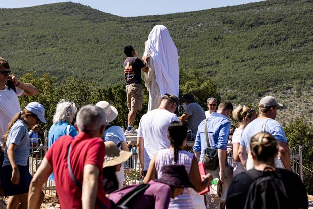 Međugorje: Oskvrnut Gospin kip na brdu ukazanja
