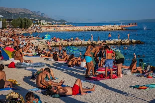Split: Ljetni ugođaj na novouređenoj plaži Žnjan