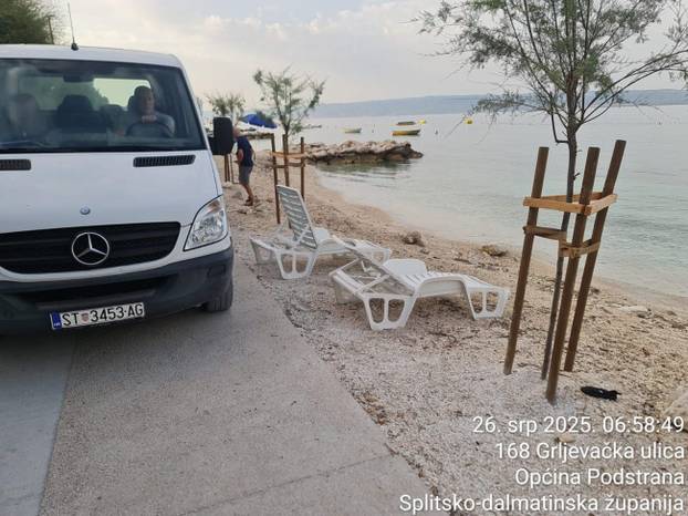 Nema rezervacije! Komunalni redari 'počistili' su jutros svih 6 kilometara plaže u Podstrani