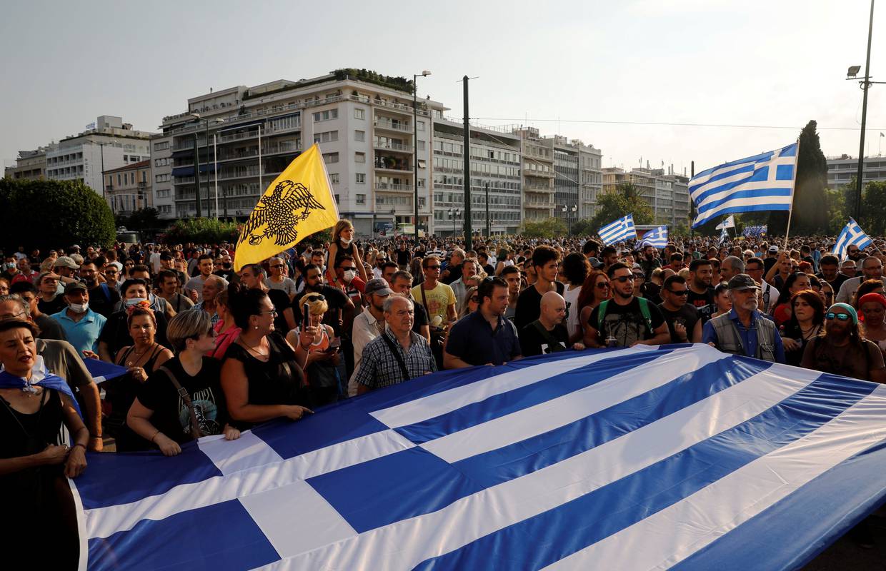 U Grčkoj preko pet tisuća ljudi prosvjeduje protiv obveznog cijepljenja protiv korona virusa