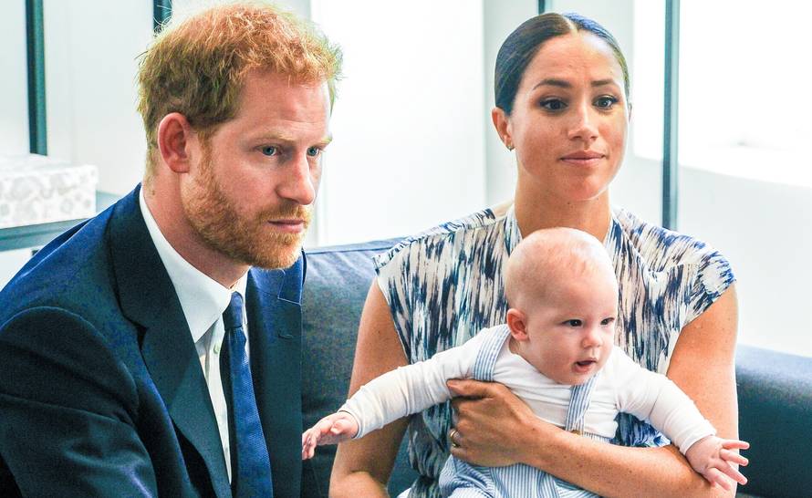 Raznježili sve: Meghan sinu (1) čita o patkici i zeki pa ga ljubi