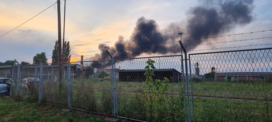 VIDEO Buktinja u Slavonskom Brodu: Požar u hali Slavonija DI