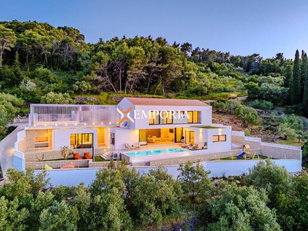 FOTO Mjesto za savršen bijeg: Svi žele ovu vilu na Ugljanu s predivnim pogledom na Zadar