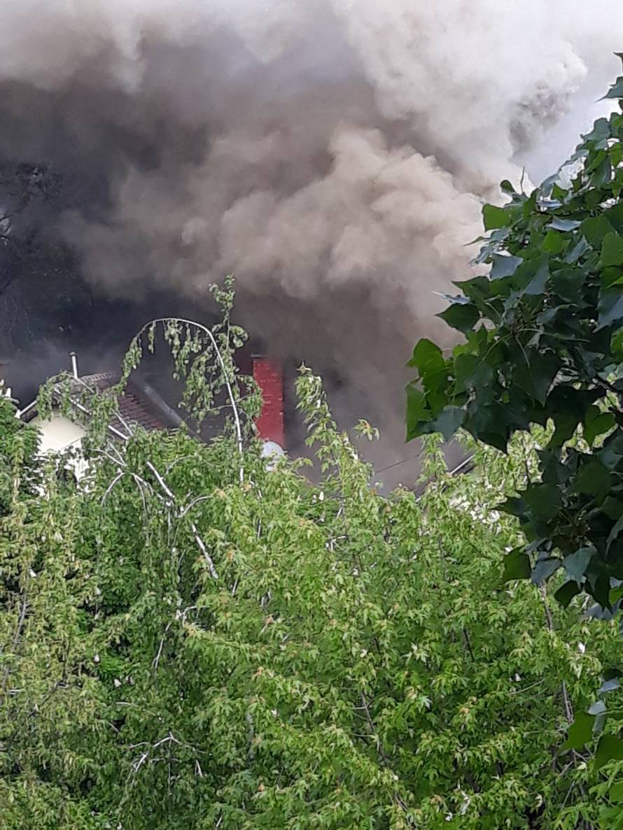 S dimnjaka se proširilo na cijeli krov: Gorjela pivnica u Zagrebu