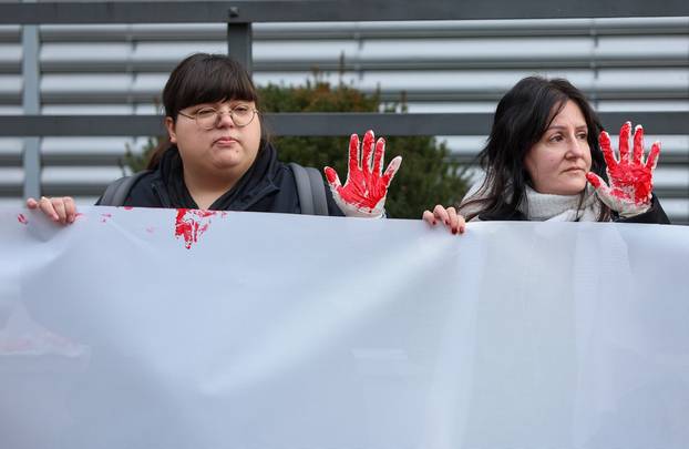 Zagreb: Mirna akcija solidarnosti sa svim žrtvama represivnog sustava u Srbiji ispred srpske ambasade
