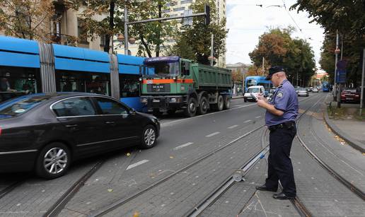 Auto naletio na pješakinju na križanju Savske i Vodnikove