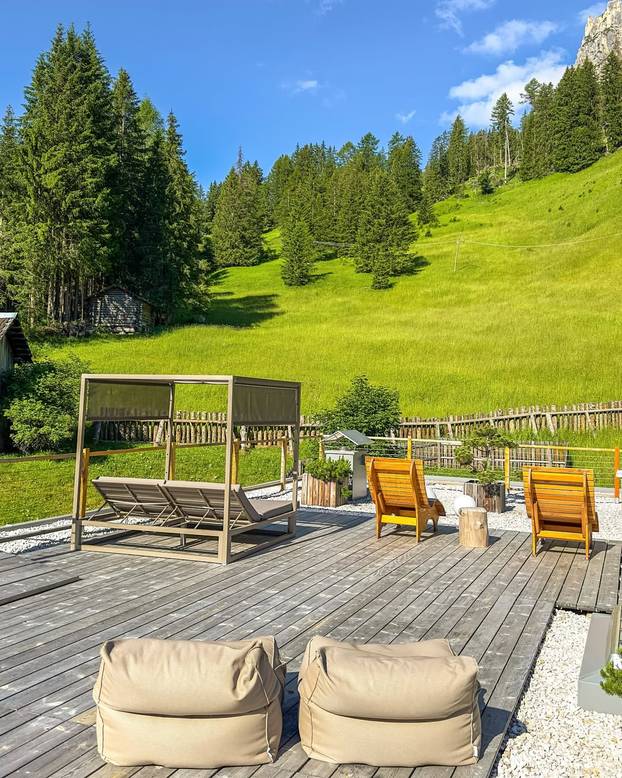 FOTO Ovo je najljepši bazen na Alpama: Topao je, proziran i ima pogled na Dolomite