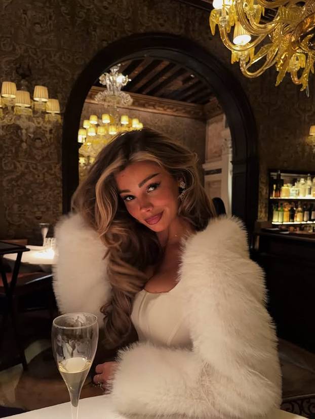 FOTO Pratitelji ju ne prestaju hvaliti: 'Ti si žena mojih snova!'