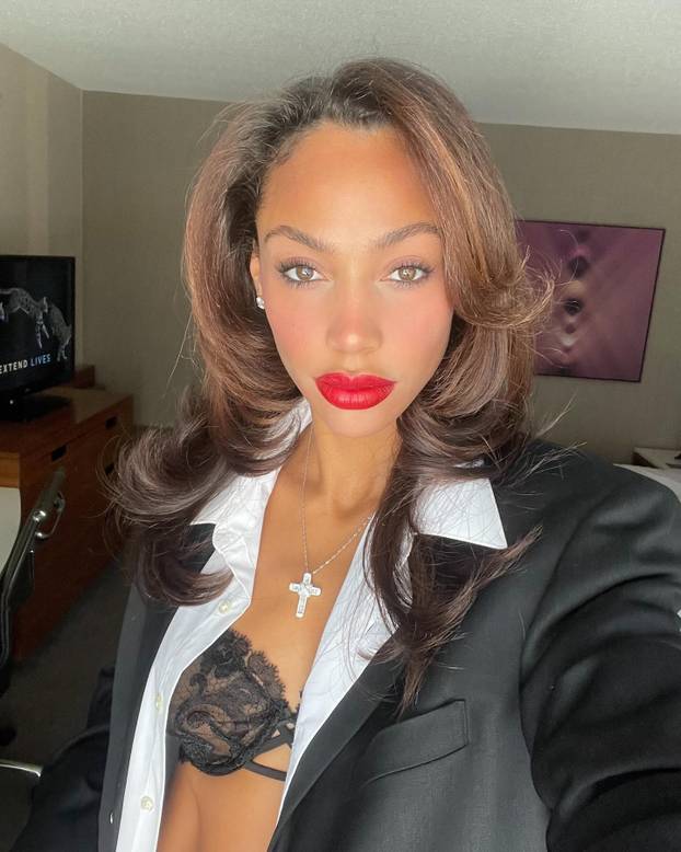 FOTO Košarkašica se skinula za Playboy, a karijera joj tone...